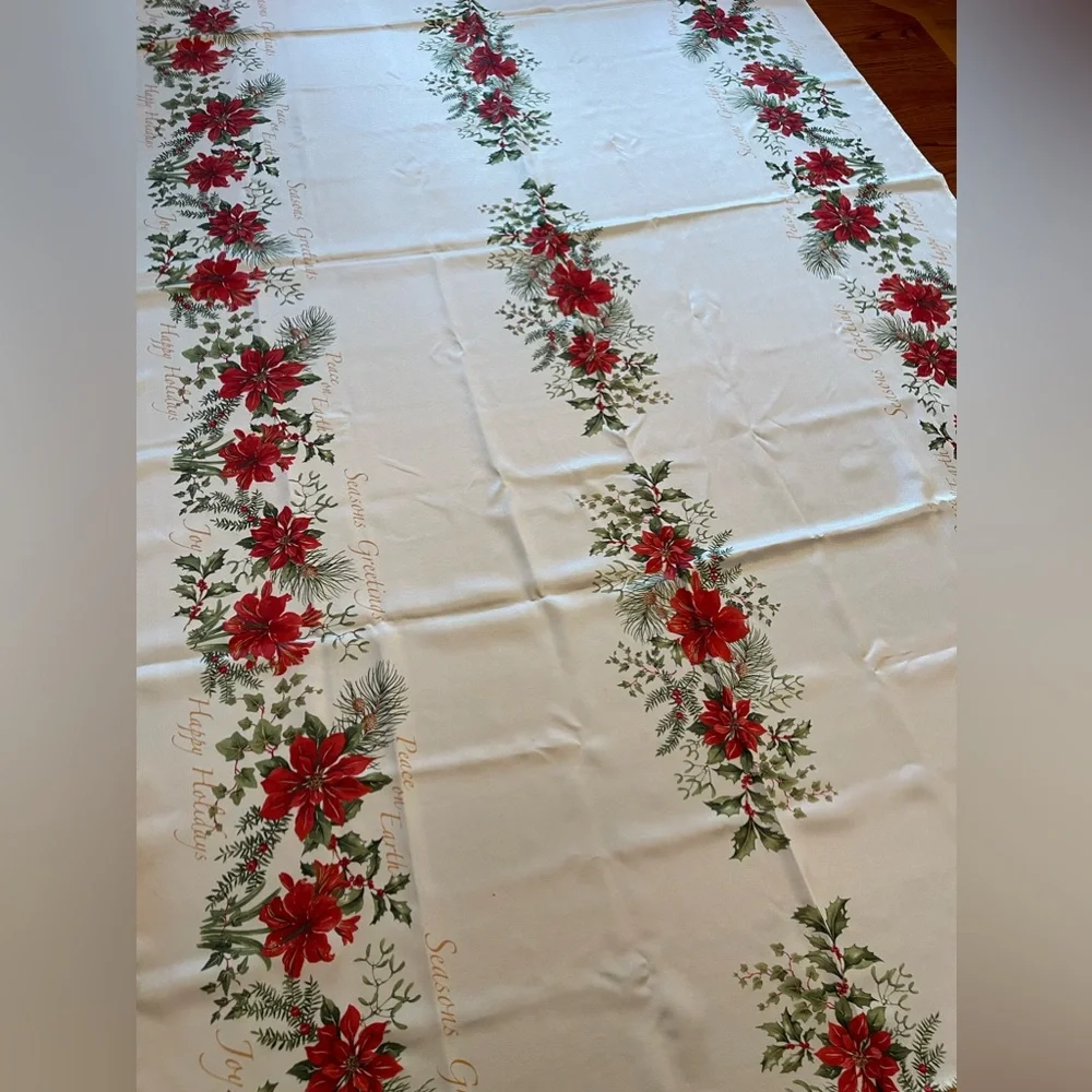 VTG‎ INSPIRED large banquet size Christmas tablecloth 100” x 68” poinsettias